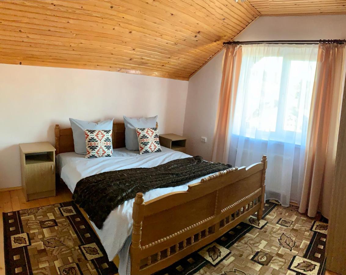 Ніч Над Карпатами Hotel Slavske Buitenkant foto